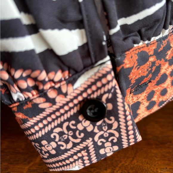 NWOT- ANIMAL PRINT BLOUSE XL - Picture 6 of 13